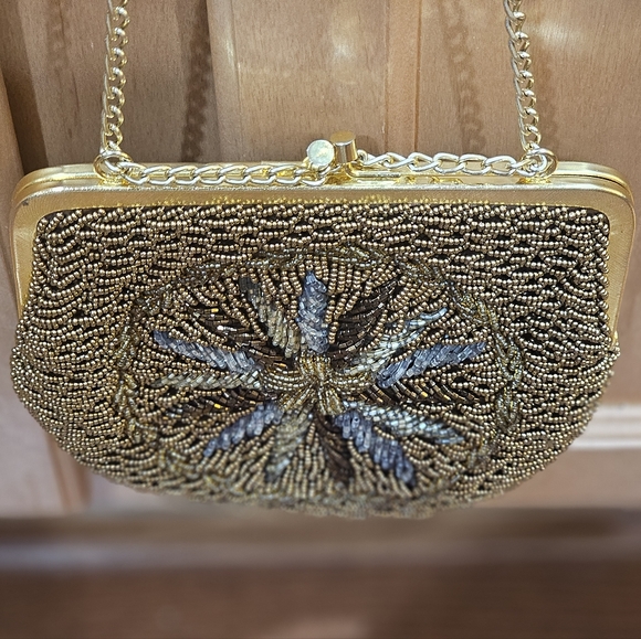 Regale Ltd Handbags - New Silver & Gold Beaded Clutch